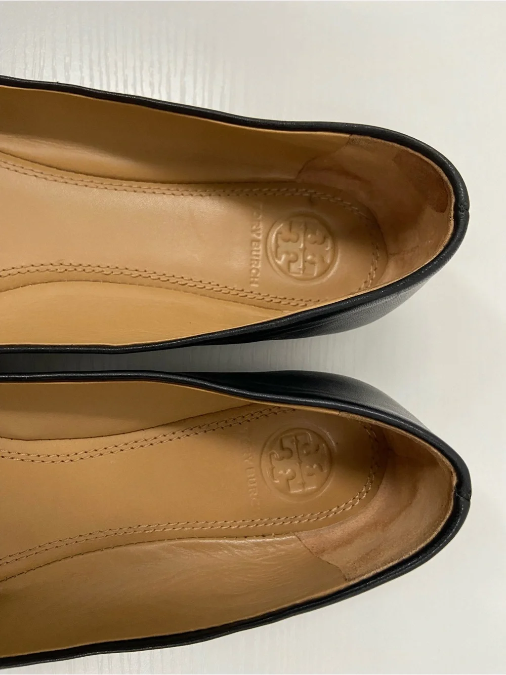 Tory Burch Chelsea Leather Gold Tone Patent Logo cap - toe flat shoes black 7.5